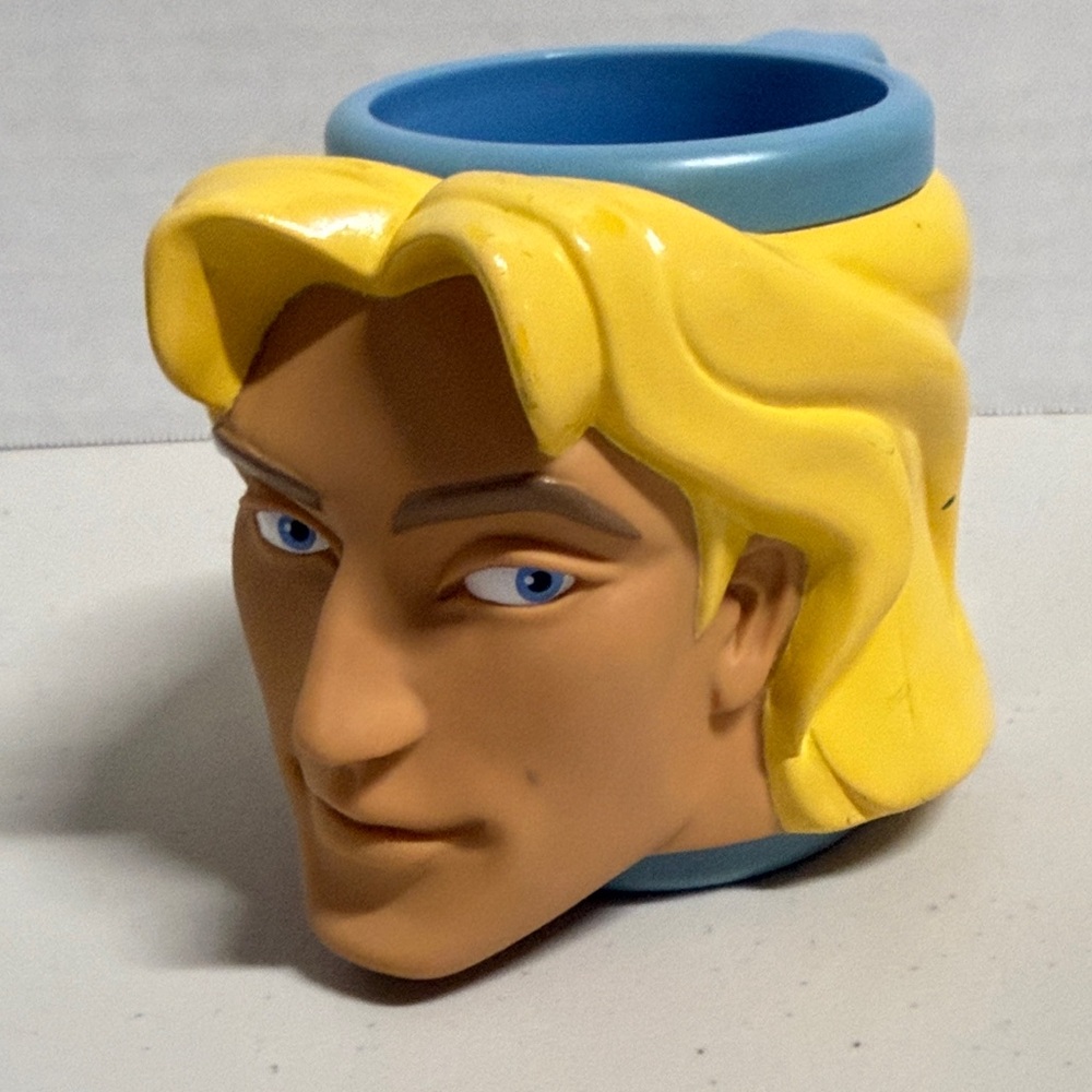 Disney Pocahontas John Smith 3D molded plastic mug made by Applause 1995 EUC